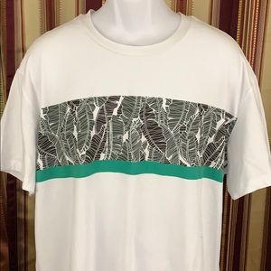 3/$35 New Kenneth Cole graphic t-shirt comfortable
